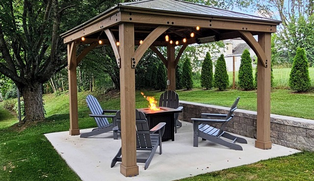 Spacious 4BR House near VT and Downtown w/Gazebo