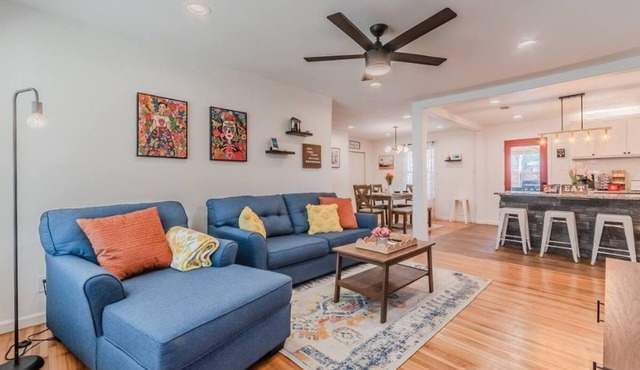 Spacious 4BR, King Suite & Grill - 18 min from Downtown