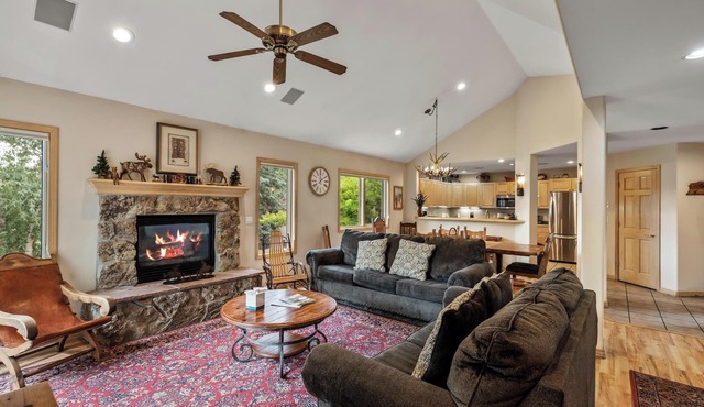 Spacious 4BR Luxury Home Near the Slopes | Ideal for Families and Groups!