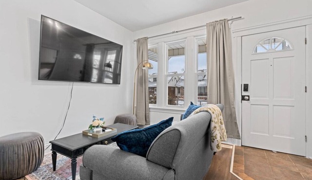Spacious 4BR Little Italy Retreat