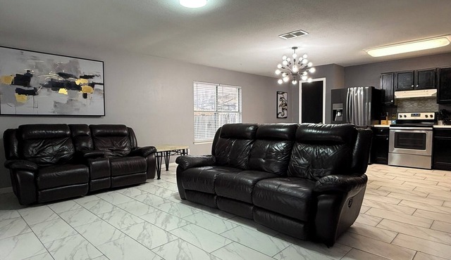Spacious 4BR Longwood Home Near Bulverde, 1604 & 281 with 2 Baths