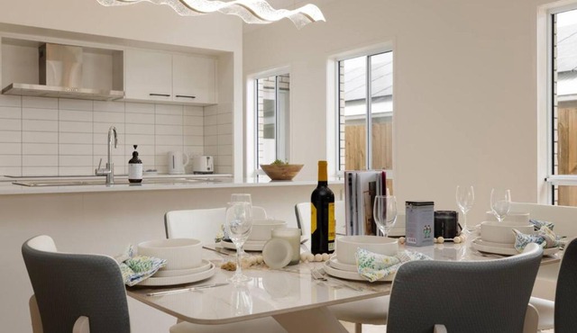 Spacious 4BR Modern Home by Parks and Forest