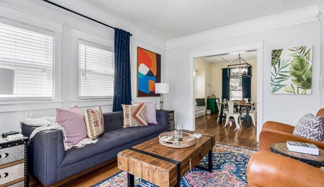 Spacious 4BR Near Plaza & Westport | Ideal for Groups & Gatherings