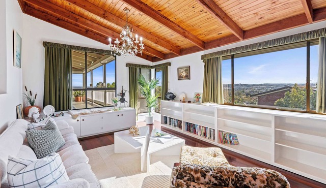 Spacious 4BR Retreat With Stunning Brisbane View
