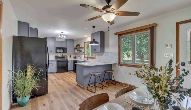 Spacious 4BR Ranch Near Easton Perfect for Families & Work Groups!