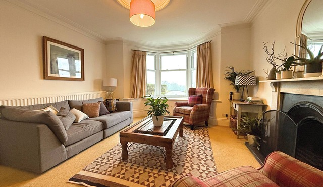 Spacious 4BR Retreat for 8