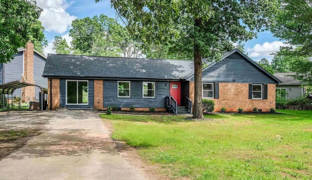 Spacious 4BR Retreat Near Parks & Downtown