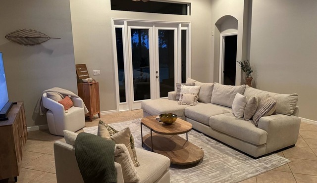 Spacious 4BR Retreat 2 Master suites near Disney. Perfect for families