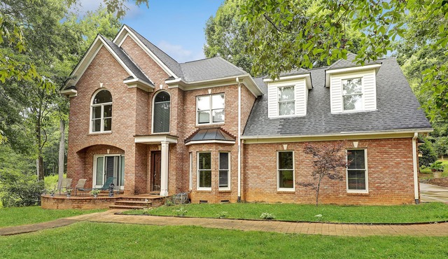 Spacious 4BR Retreat - 3200sqft - Pond Views & Total Privacy on 23 Acres of Land