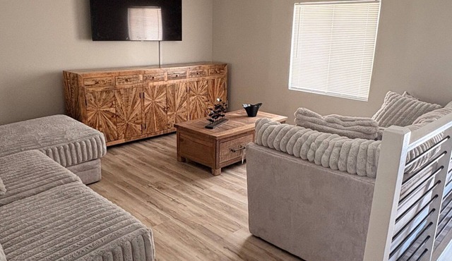 Spacious 4BR Retreat in Tranquil Fairfield, Game Room & Huge Deck