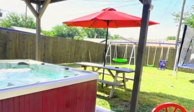 Spacious 4BR Retreat w/Hot Tub Comfort in Plano