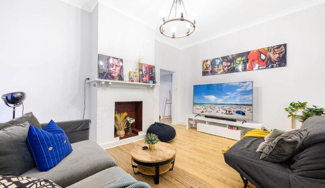 Spacious 4BR Straithfield house close 2 airport city