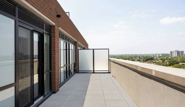 Spacious 4BR Suite Getaway with AMAZING City Views