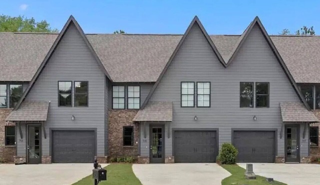 Spacious 4BR Townhome Near Auburn & Stadium