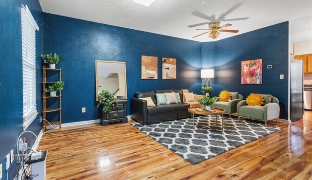 Spacious 4BR Townhouse - Sleeps 13 - Near DC & Metro