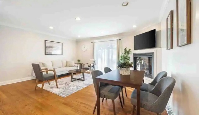Spacious 4BR Arlington Heights Retreat - Modern & Comfortable