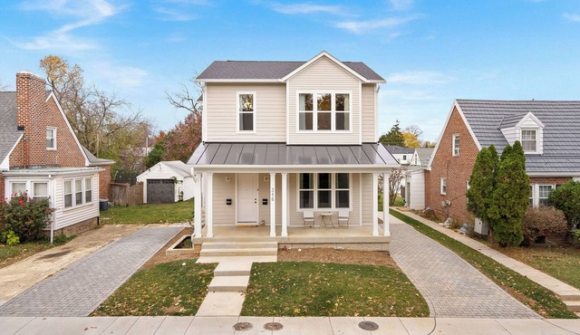 Spacious 4BR w/ Basement Game Room Lux Listings