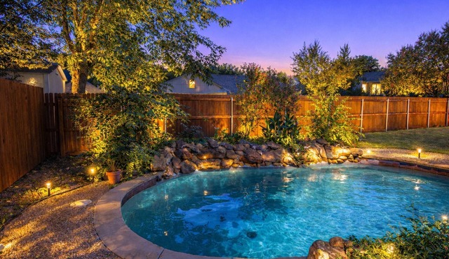 Spacious 4BR w/Pool, Ping Pong & Hoops | Sleeps 8 | ~30 Min to AT&T Stadium World Cup