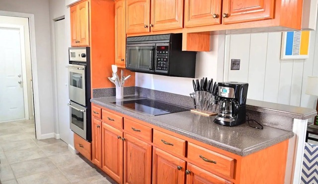 Spacious 4BR w/Pool & Game Room Near Randolph AFB Extended Stay