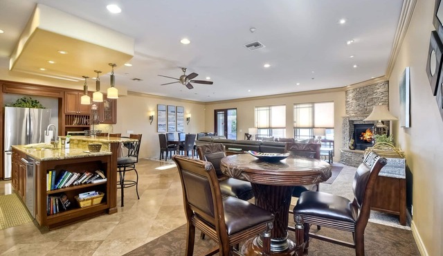 Spacious 4BR, Walk to Beach IN Carlsbad Village! Steps to everywhere!