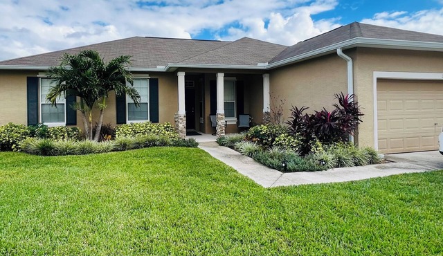 Spacious 4BR with Private Pool, King Bed, Near Parks and Trails