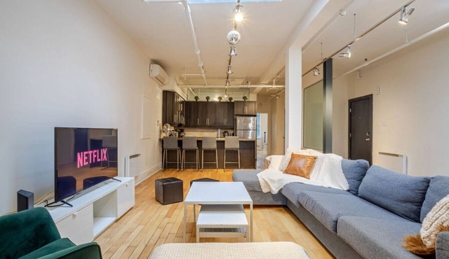 Spacious 4BR1B Chic Retreat in the Plateau