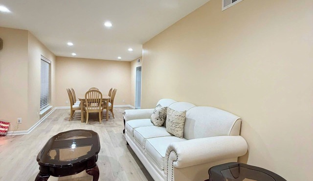 Spacious 4BRs house near Love Field