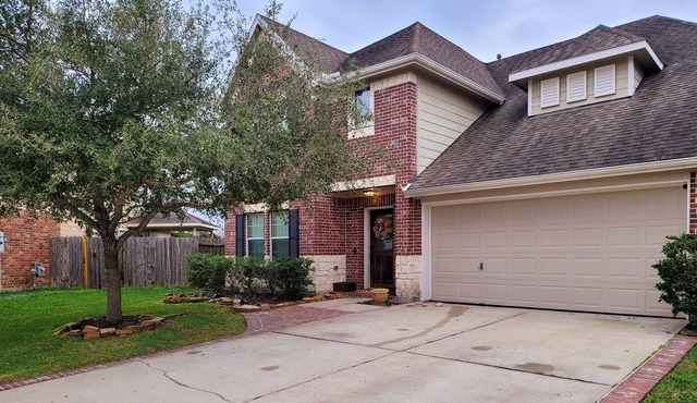 Spacious 5/3 home in quiet neighborhood