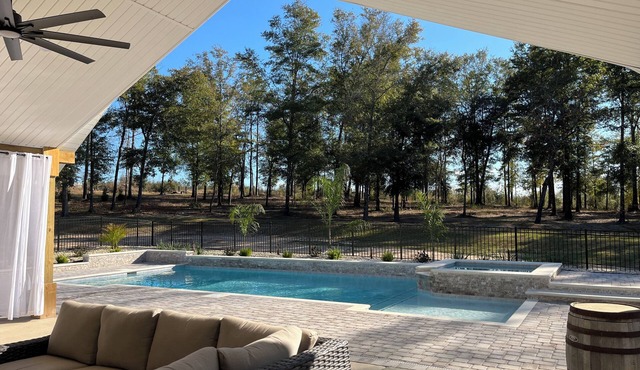 Spacious 5/4 Estate w/Private Pool and SPA easy drive to Gulf Shores/Pensacola