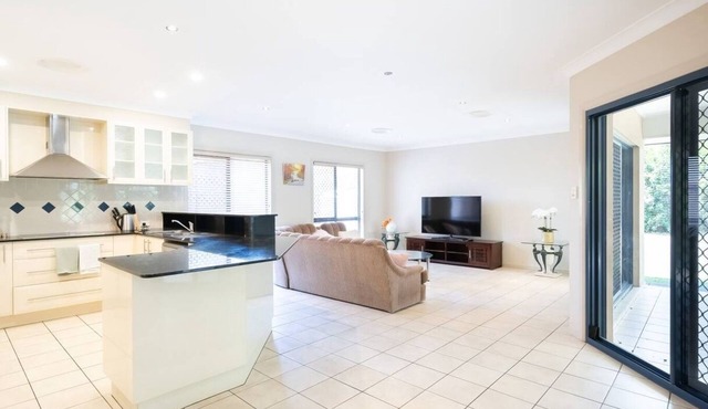 Spacious 5BR | Prime Upper Mt Gravatt Location!
