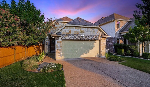 Spacious 5-BD/3-BA Forest View Getaway (Sleeps 13)