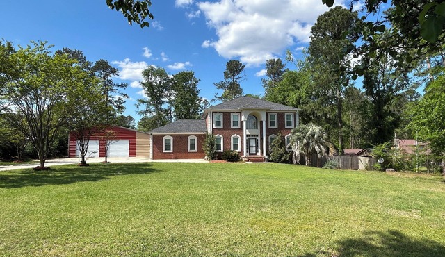 Spacious 5-bdrm, 4bth with AC, WiFi, fenced yard, outdoor pool in charming Evans