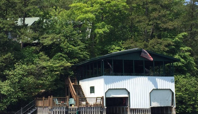 Spacious 5 Bdrm/5 bath home on Best Part Of Lake Rabun with stunning views!