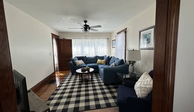 Spacious 5 bdrm Retreat Steps to Lake Ontario & Fair Haven State Park Sleeps 10!