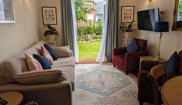 Spacious 5-bedroom house in Poulton with garden and parking