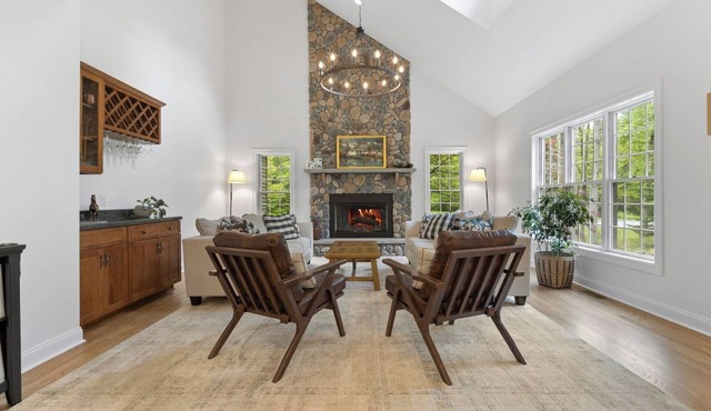 Spacious 5-bedroom Adirondack Farmhouse near Saratoga Springs