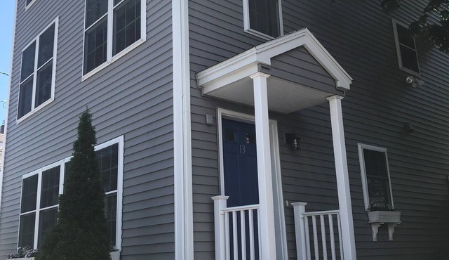 Spacious 5 Bedroom A Block from the Beach