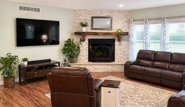 Spacious 5-bed 3 bath house in beautiful Nauvoo with 1 acre fully stocked pond