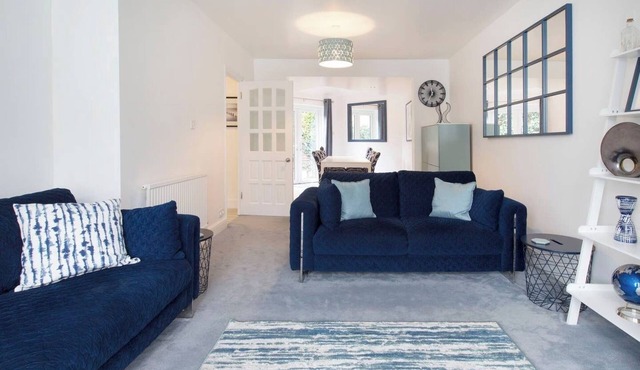 Spacious 5 bed, 3 bathroom, Oxford City Oasis with free Parking for up to 4 cars