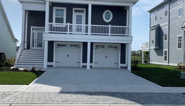 Spacious 5-bed estate in Selbyville DE, beach, pools, golf, tennis, pickel ball…