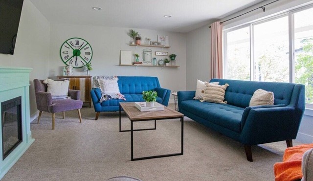 Spacious 5-Bed Family Retreat in Layton