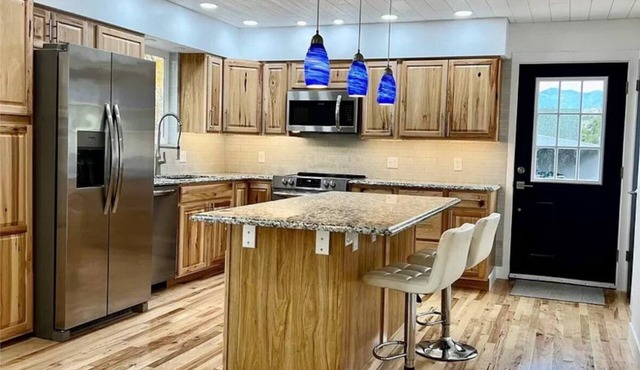 Spacious 5 Bed Family Retreat Near Flathead Lake, Glacier National Park and more