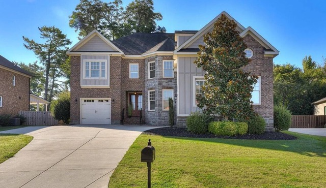 Spacious 5-bed fully furnished home in welcoming Evans