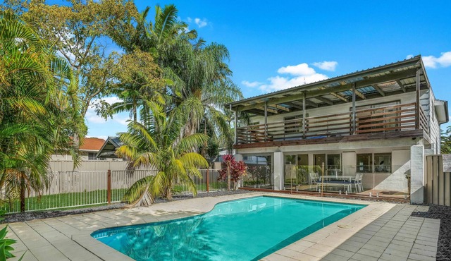 Spacious 5-Bed Getaway Home with Pool
