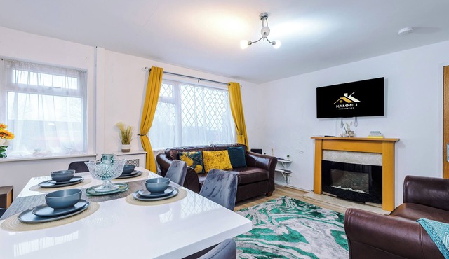 Spacious 5-Bed Home in Bolton — Built for Contractor Stays and Large Groups