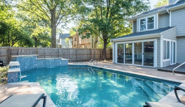 Spacious 5-Bed Home with Pool in Overland Par! 27