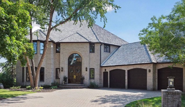 Spacious 5-bed home in convenient Eden Prairie location with incredible views!