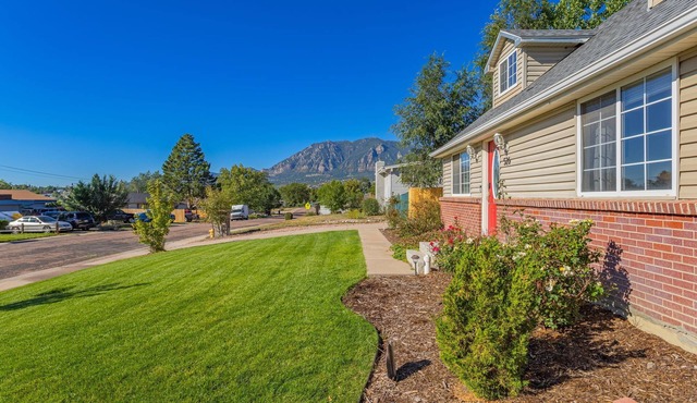 Spacious 5-bedroom home near top Co. Springs attractions