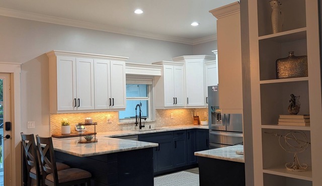Spacious 5-bedroom farmhouse with AC, fitness room in charming North Fort Myers