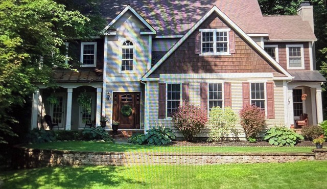 Spacious 5-bedroom house in serene Saratoga Springs with AC, pool and hot tub.